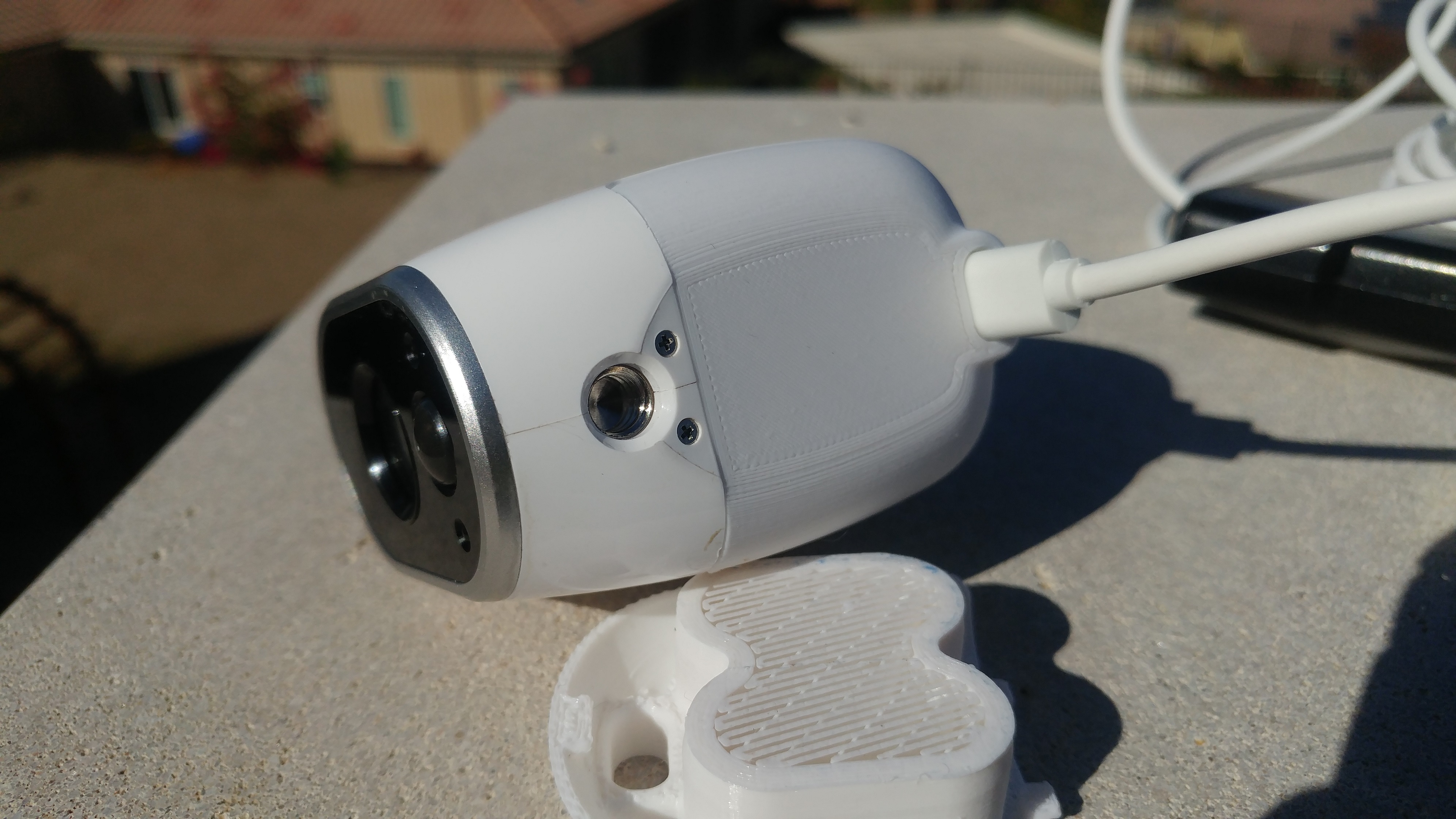 Arlo cameras that use a power adapter instead of b... Page 4 Arlo