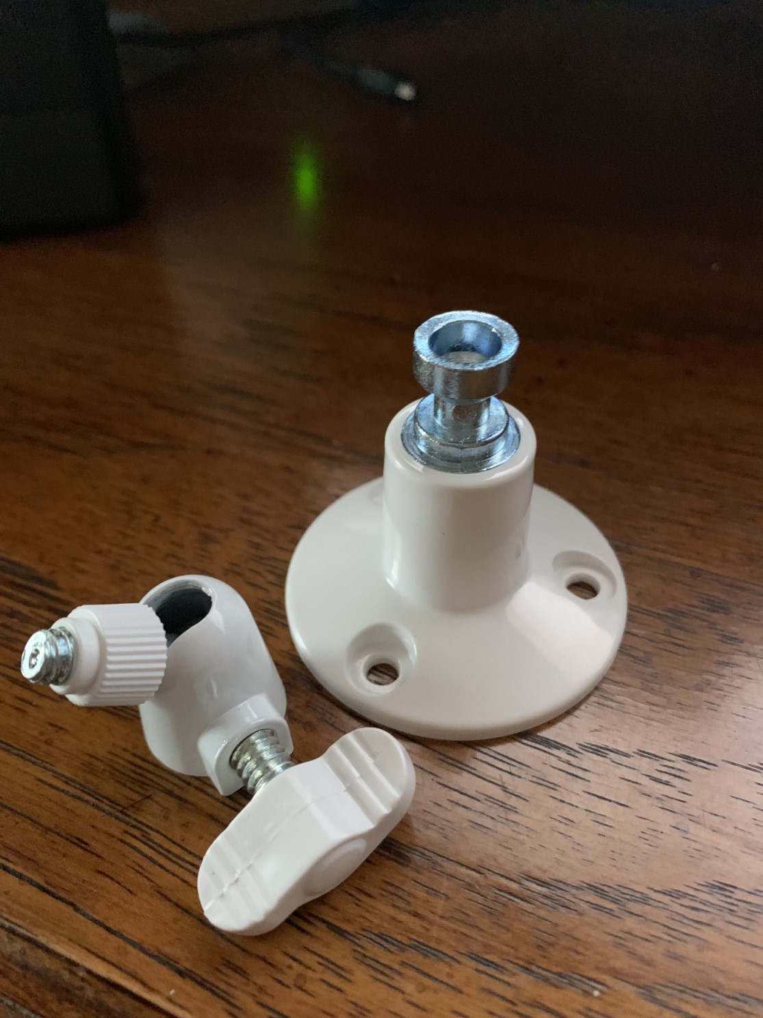 New Arlo Ultra outdoor mounts less secure? Arlo Community