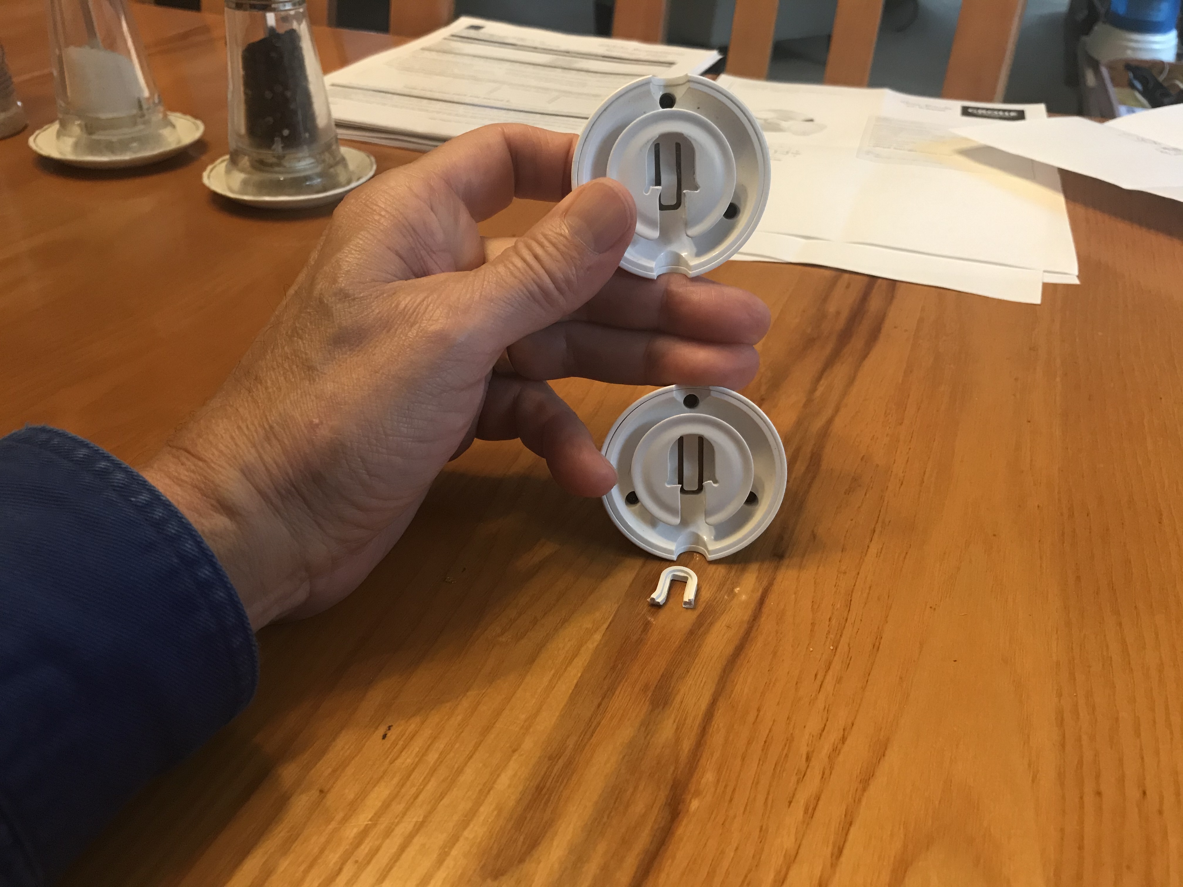 Can you use arlo magnetic sales mount outside