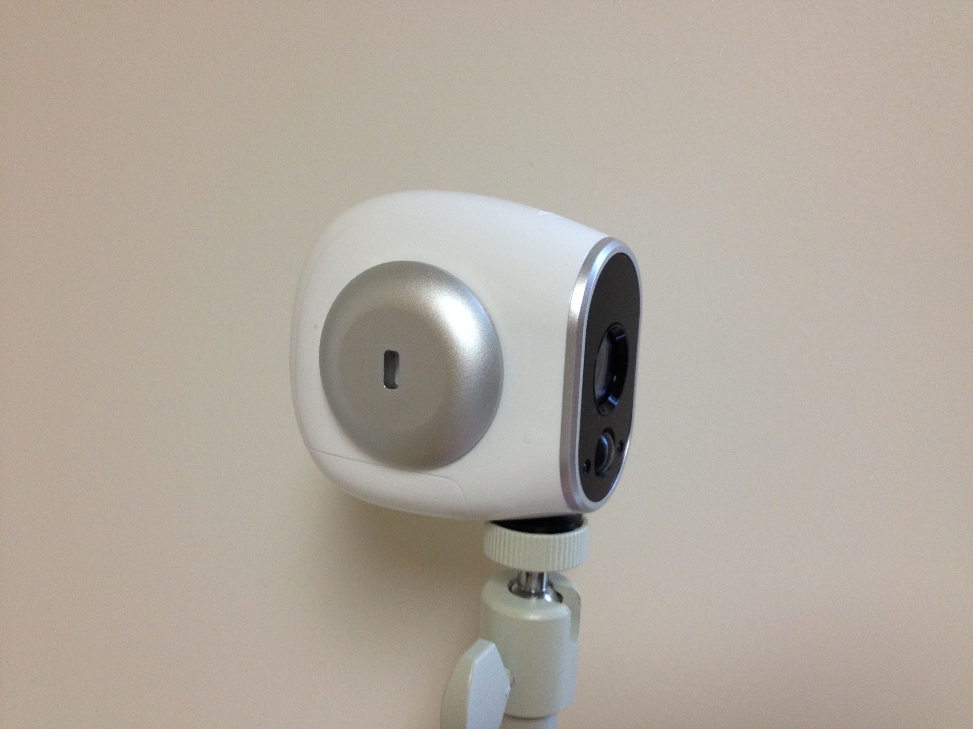 Can you use arlo magnetic hot sale mount outside