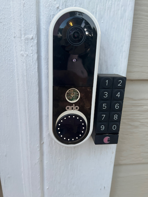 Arlo best sale camera lock